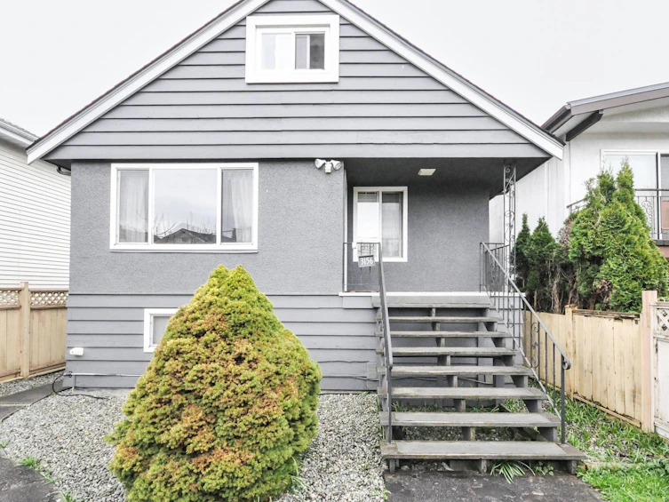 3156 Adanac Street, Vancouver, BC, V5K 2N9