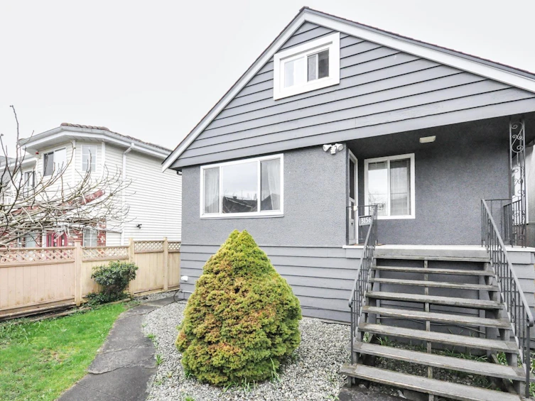 3156 Adanac Street, Vancouver, BC, V5K 2N9 - 2