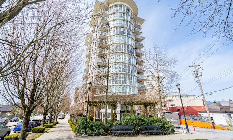 952-1483 E King Edward Avenue
