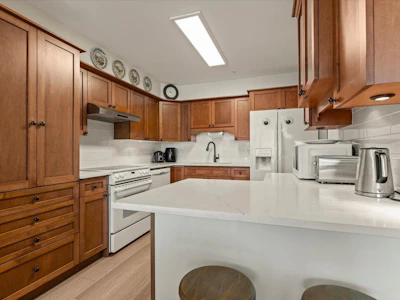 102-3190 Gladwin Road - 3
