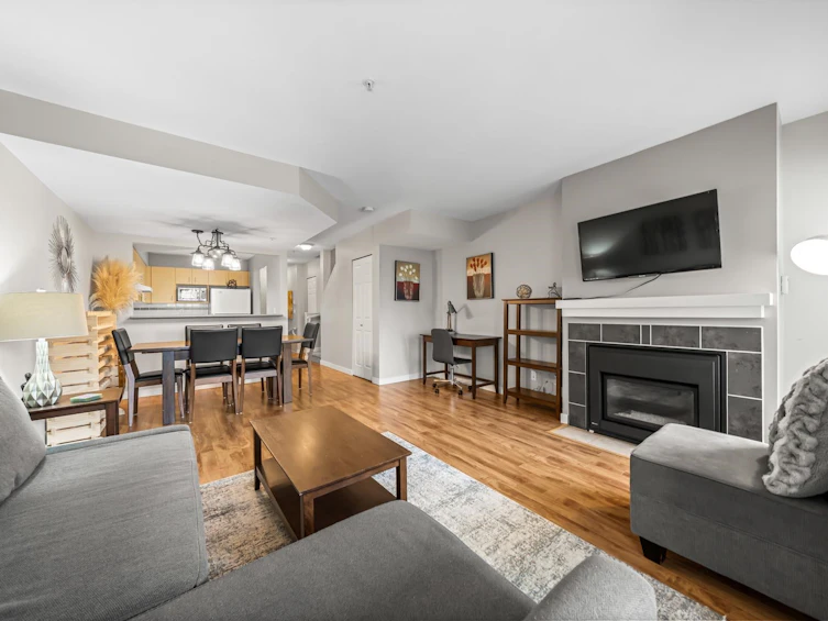 49-123 Seventh Street, New Westminster, BC, V3M 6Y2