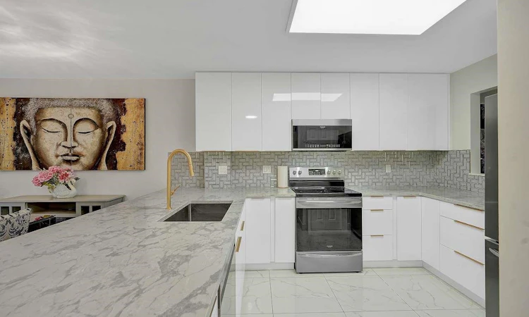 144 Shoreline Circle