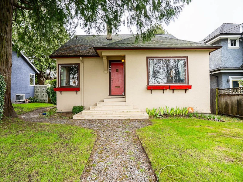 902 Fourth Street, New Westminster BC V3L 2W6