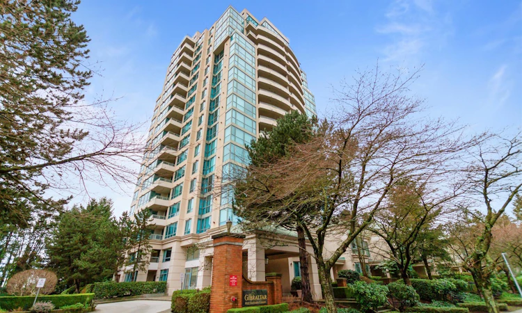 906-6622 Southoaks Crescent