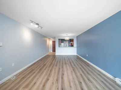 1011-7380 Elmbridge Way - 5