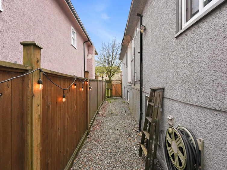 2349 E Pender Street, Vancouver, BC, V5L 1X7 - 32