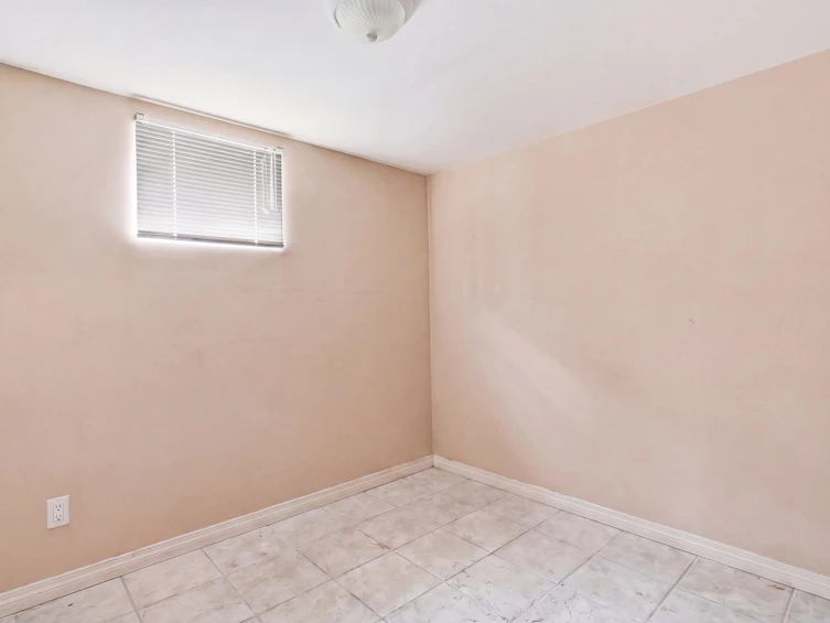 2349 E Pender Street, Vancouver, BC, V5L 1X7 - 27
