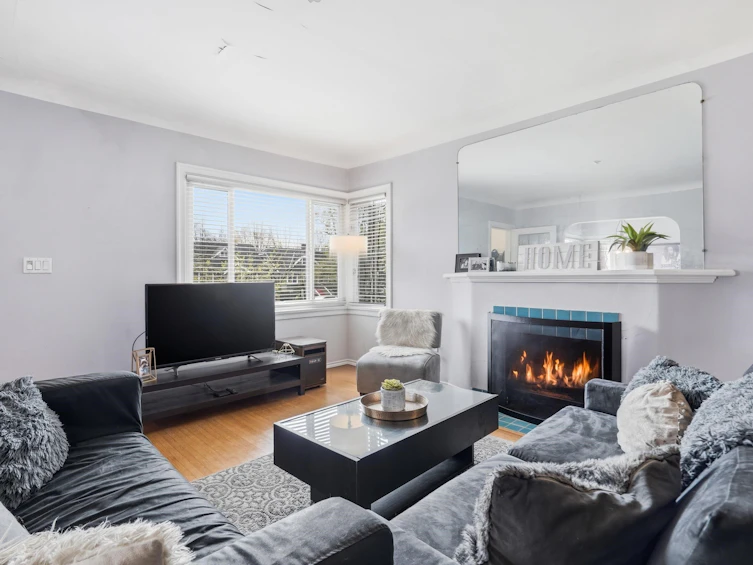 2349 E Pender Street, Vancouver, BC, V5L 1X7 - 8