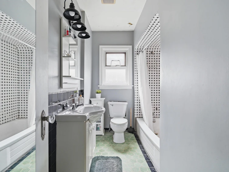 2349 E Pender Street, Vancouver, BC, V5L 1X7 - 20