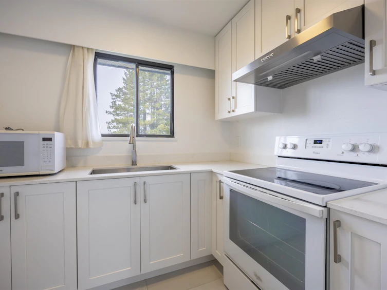 1277 Holdom Avenue, Burnaby, BC, V5B 3V5 - 17