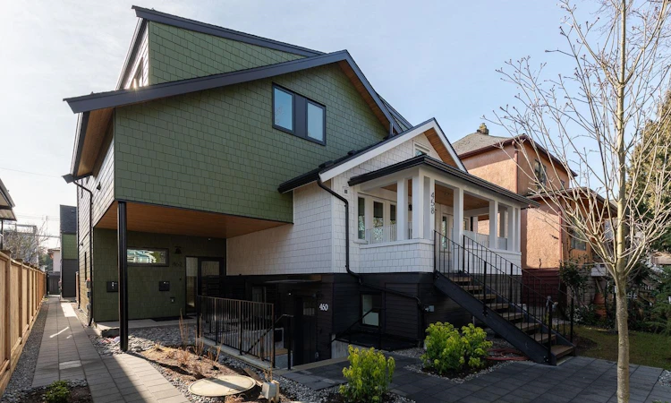 462 E 17th Avenue