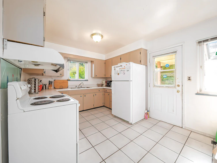 5130 Buxton Street, Burnaby, BC, V5H 1J8 - 8