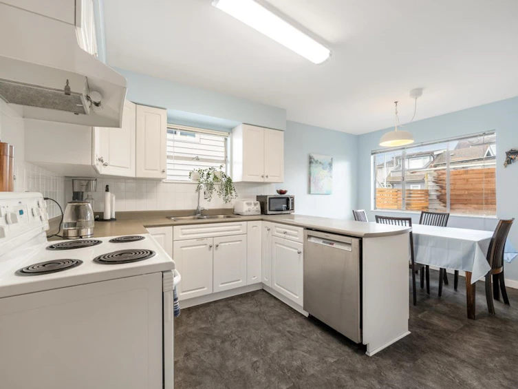 3050 E 21st Avenue, Vancouver, BC, V5M 2W7 - 7