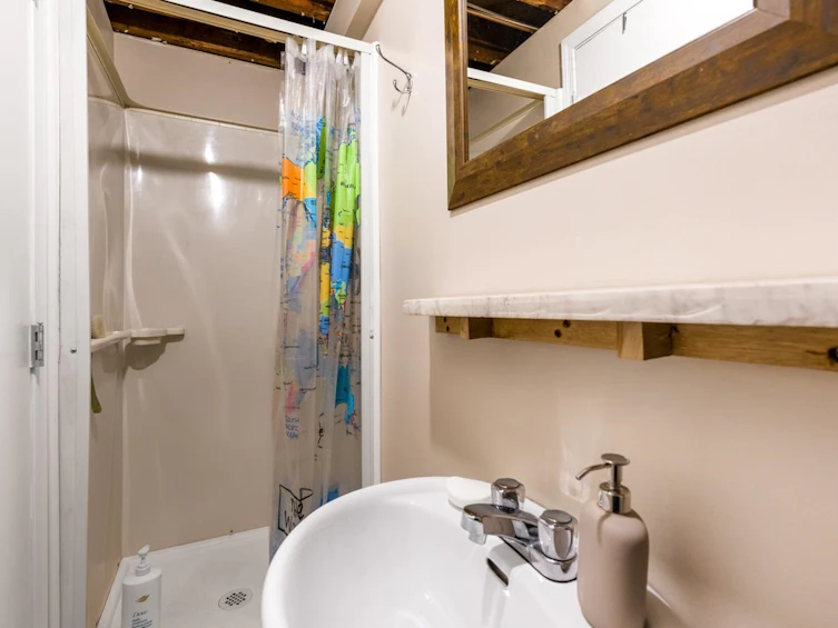 3050 E 21st Avenue, Vancouver, BC, V5M 2W7 - 24