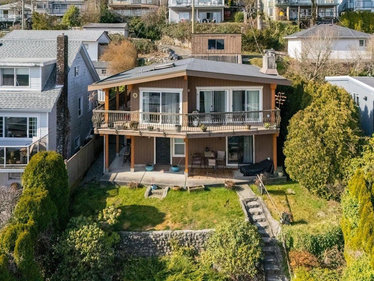 151 N Holdom Avenue, Burnaby, BC, V5B 1K2 - 4
