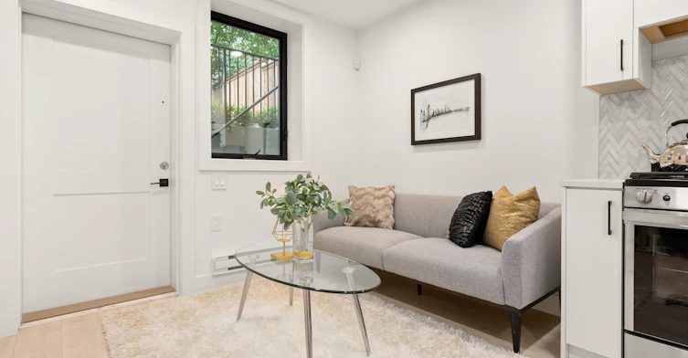 BSMT-3588 Pender Street, Vancouver, BC, V5K 2E3 - 3