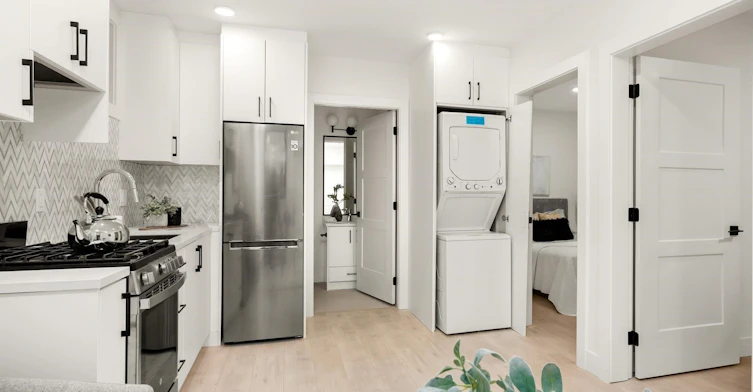 BSMT-3588 Pender Street, Vancouver, BC, V5K 2E3 - 2