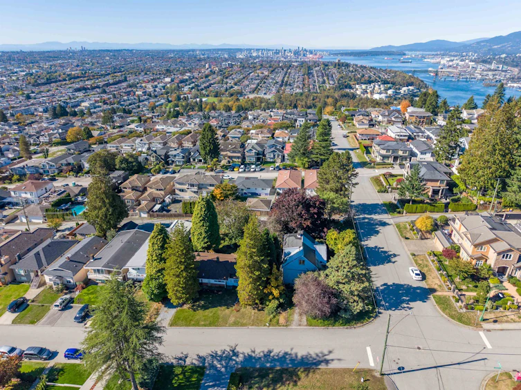 123 N Grosvenor Avenue, Burnaby, BC, V5B 1J1 - 3