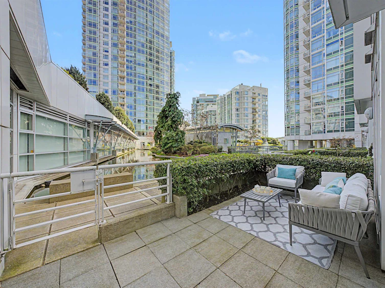 TH A-1199 Marinaside Crescent, Vancouver, BC, V6Z 2Y2 - 2