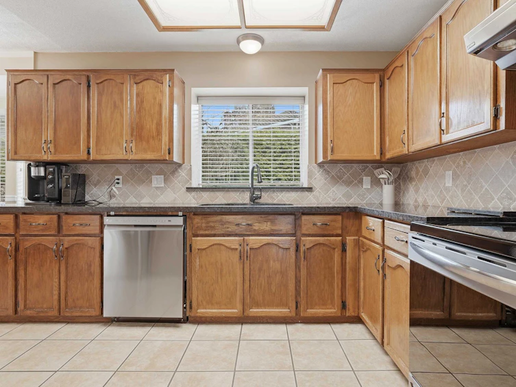 12316 Southpark Crescent, Surrey, BC, V3X 2C1 - 9