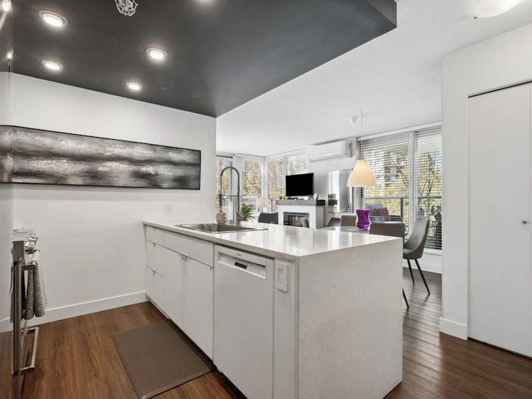 310-939 Expo Boulevard, Vancouver, BC, V6Z 3G7 - 4
