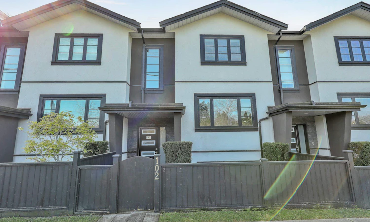 102-806 Gauthier Avenue