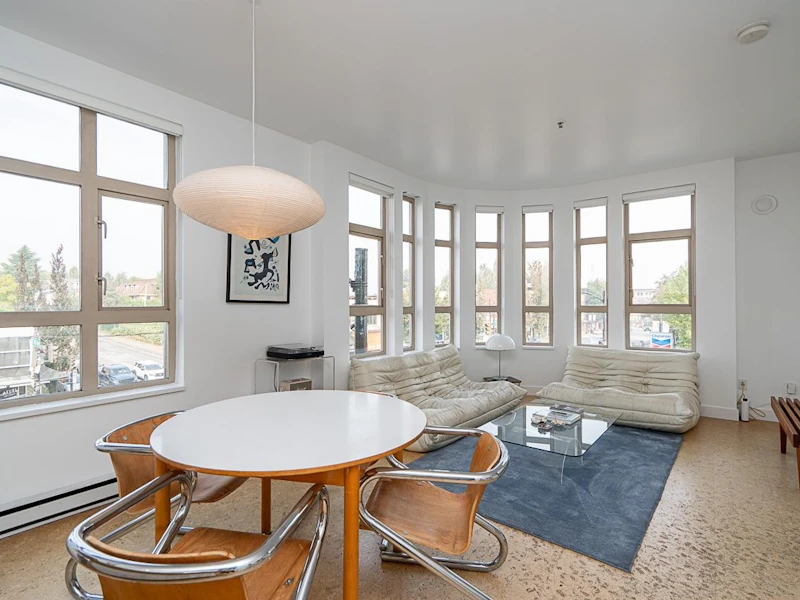 303 - 2828 Main Street, Vancouver BC V5T 3G2