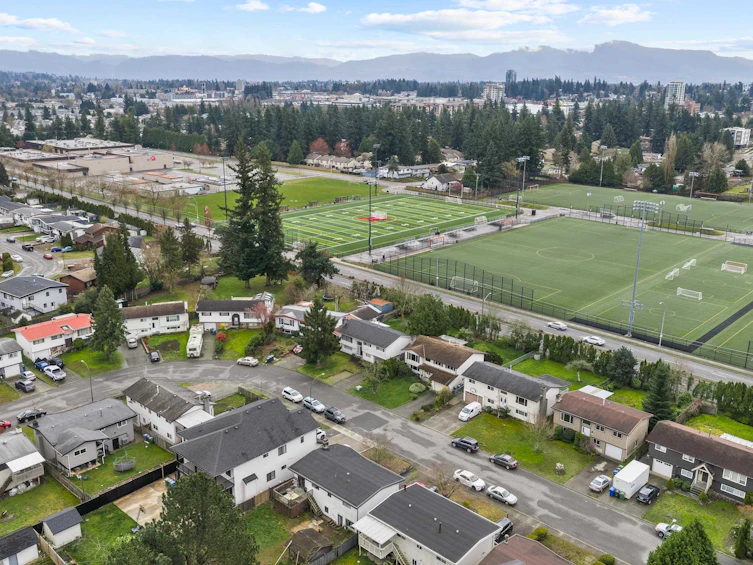 32174 Astoria Crescent, Abbotsford, BC, V2T 4P5 - 2