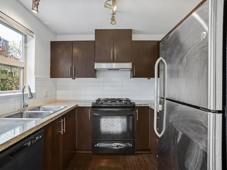 206-700 Klahanie Drive, Port Moody, BC, V3H 5L3 - 11