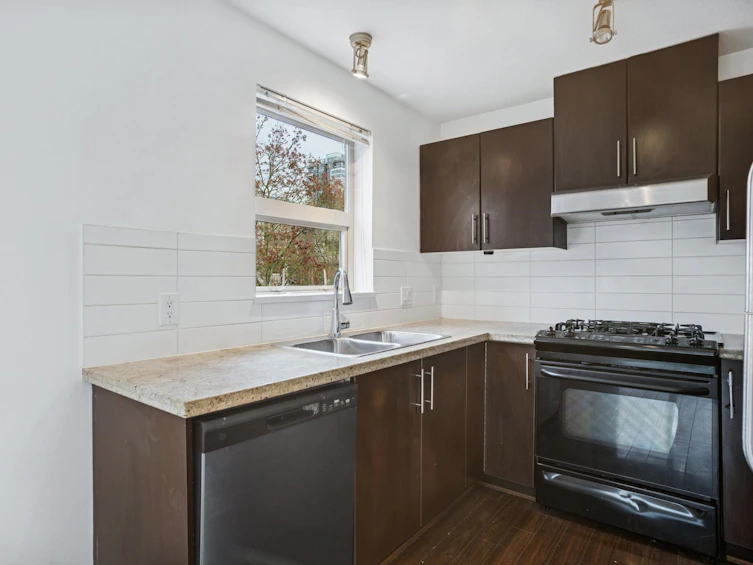 206-700 Klahanie Drive, Port Moody, BC, V3H 5L3 - 13