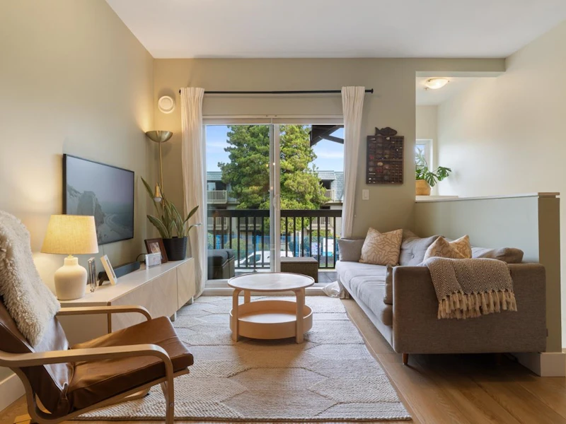 210 - 4458 Albert Street, Burnaby BC V5C 2G2