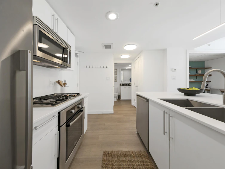374-2080 W Broadway, Vancouver, BC, V6J 0C7 - 5
