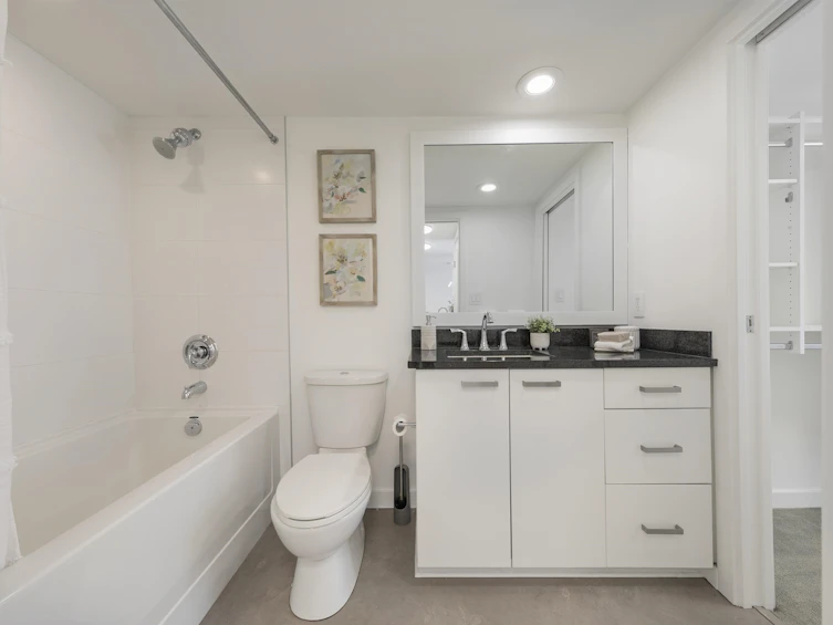 374-2080 W Broadway, Vancouver, BC, V6J 0C7 - 26