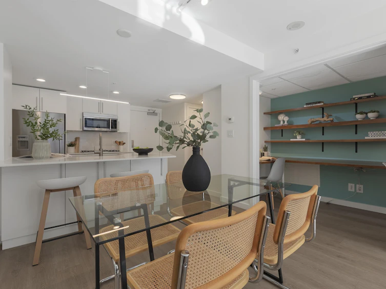 374-2080 W Broadway, Vancouver, BC, V6J 0C7 - 10