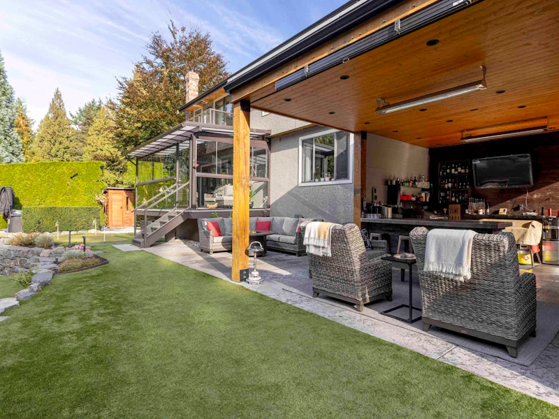 11383 153a Street, Surrey BC V3R 9J2