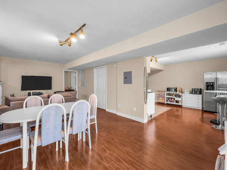 7548 Sequoia Road, Burnaby, BC, V3N 4W9 - 30
