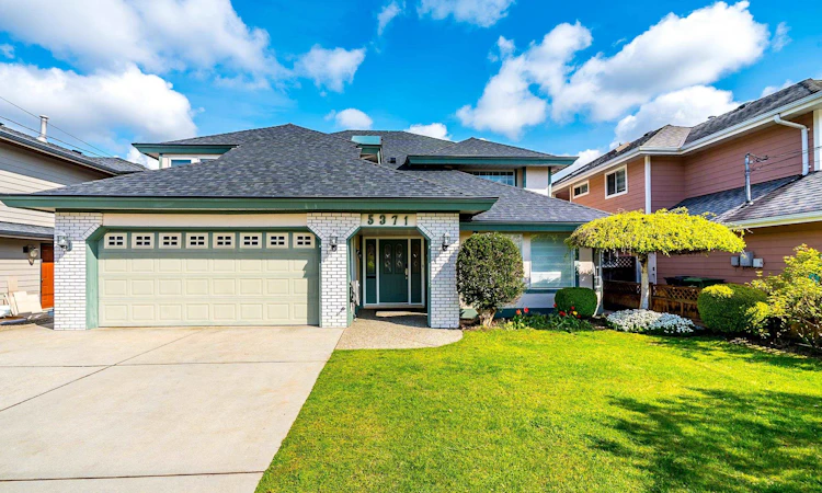 5371 Maple Road