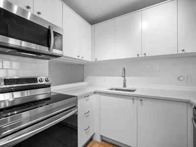 310-1080 Broughton Street - 2