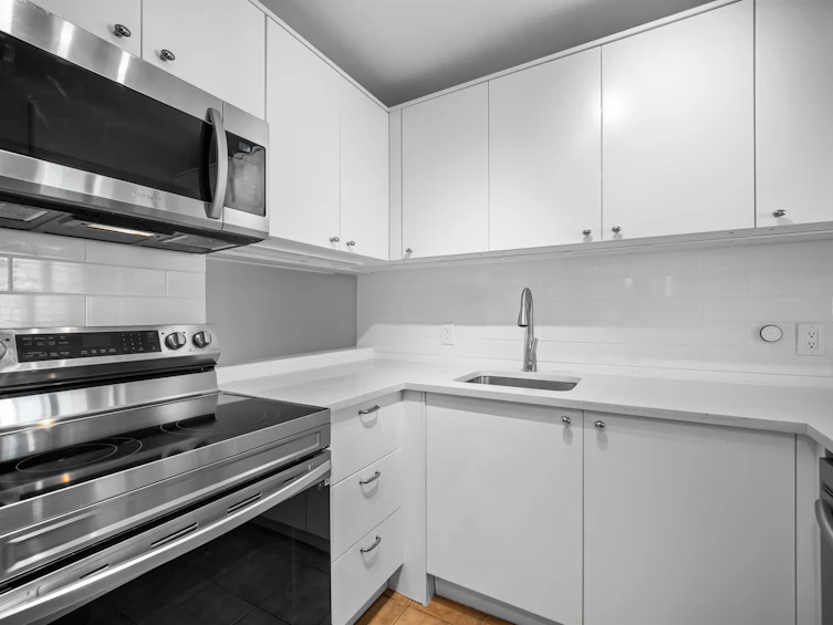310-1080 Broughton Street, Vancouver, BC, V6G 2A8 - 2