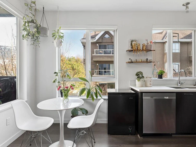 207-217 W 8th Street, North Vancouver, BC, V7M 0C2 - 11