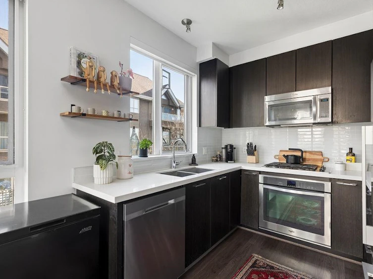 207-217 W 8th Street, North Vancouver, BC, V7M 0C2 - 8