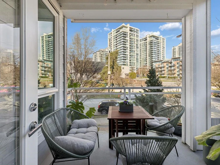 207-217 W 8th Street, North Vancouver, BC, V7M 0C2 - 13