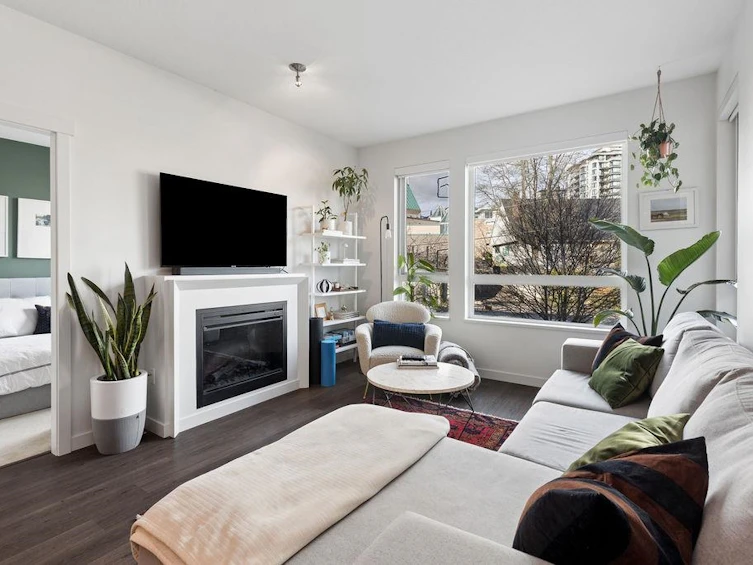 207-217 W 8th Street, North Vancouver, BC, V7M 0C2 - 3