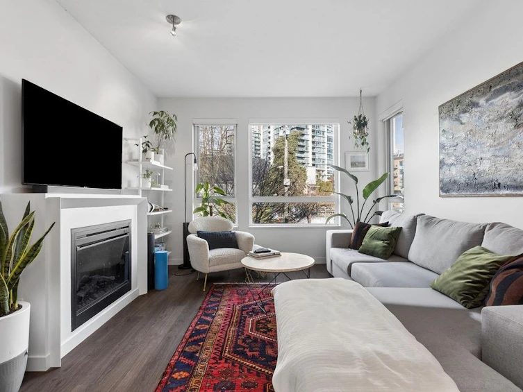 207-217 W 8th Street, North Vancouver, BC, V7M 0C2 - 2