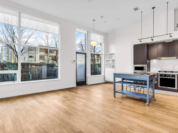 296 W 1st Avenue, Vancouver, BC, V5Y 3T2 - 4