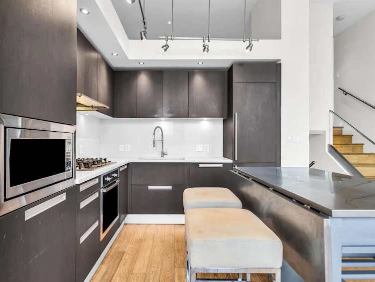 296 W 1st Avenue, Vancouver, BC, V5Y 3T2 - 9