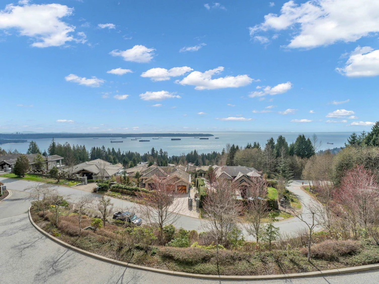 102-2575 Garden Court, West Vancouver, BC, V7S 0A2 - 32
