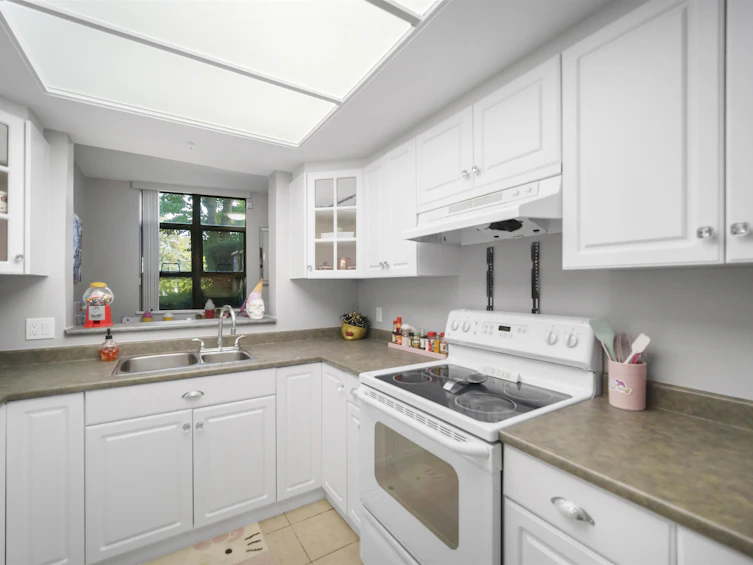 101-10899 University Drive, Surrey, BC, V3T 5V2 - 9