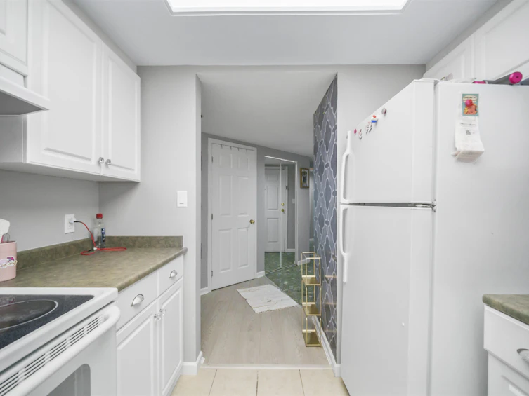 101-10899 University Drive, Surrey, BC, V3T 5V2 - 11
