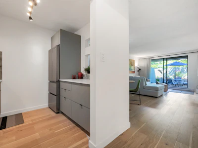 208-2119 Bellevue Avenue - 4
